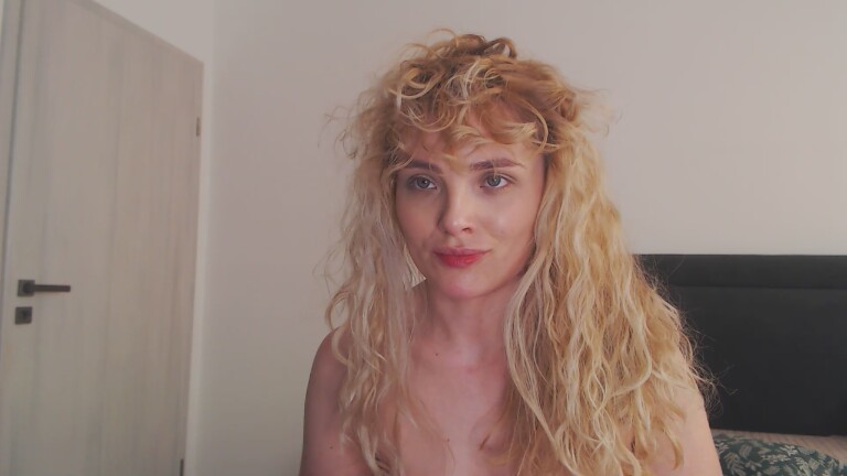 EVYE's Streamate show and profile