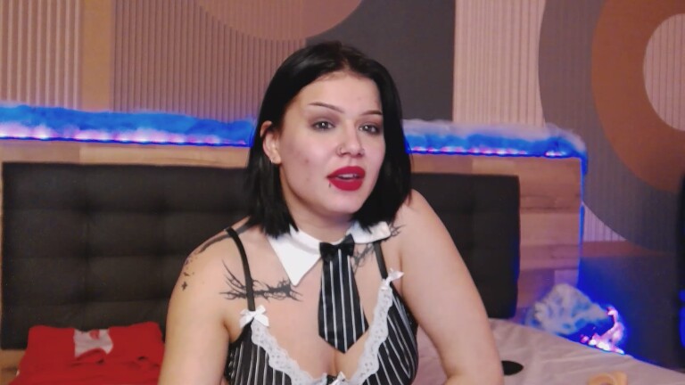 LORAAx's Streamate show and profile