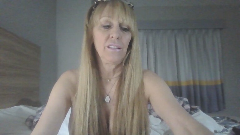 MeganFoxxx's Streamate show and profile