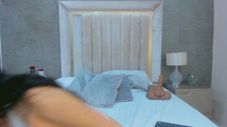 EmiRoseth's Streamate show and profile