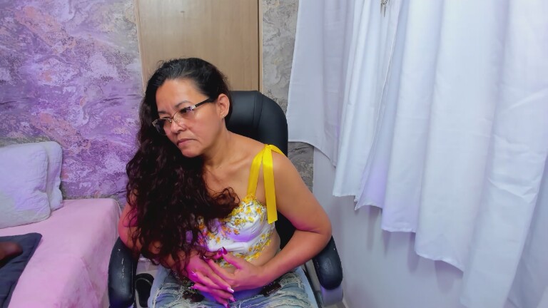 MatureePure's Streamate show and profile