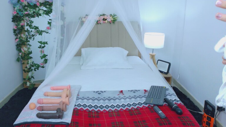 Foxxy_lov's Streamate show and profile