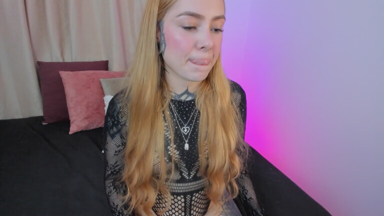 MaiaWinteer's Streamate show and profile