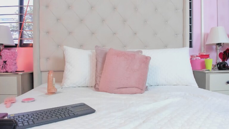 ScarlettLeBlanc's Streamate show and profile