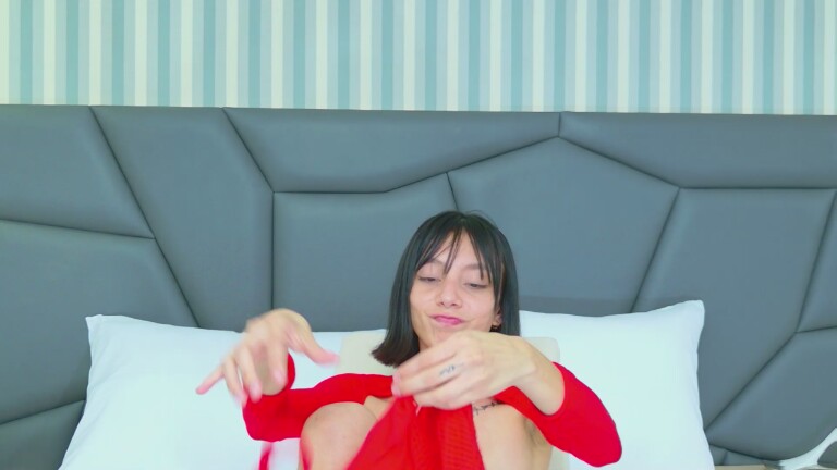 SaraLambert's Streamate show and profile