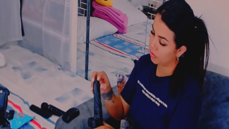 Sharohot69's Streamate show and profile