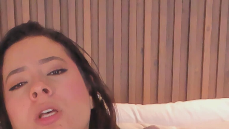 SophieCurvess's Streamate show and profile