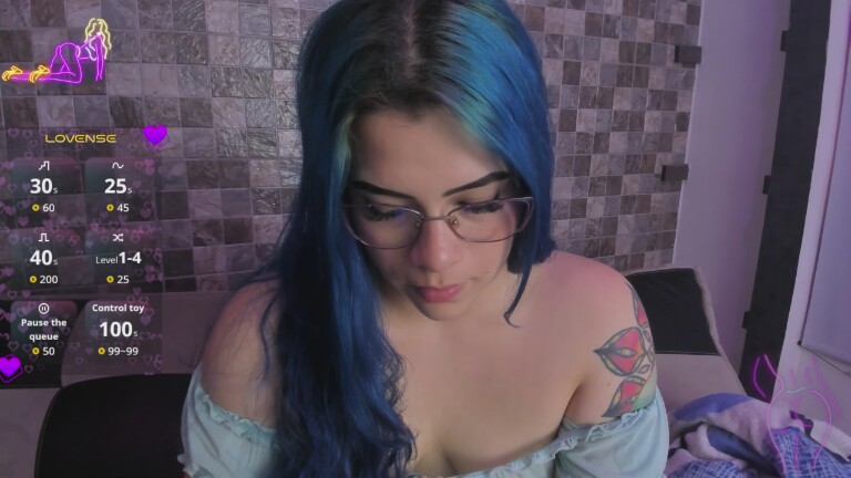 SophiaCyrus101's Streamate show and profile