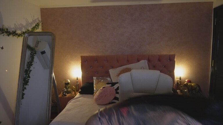 AARISS's Streamate show and profile