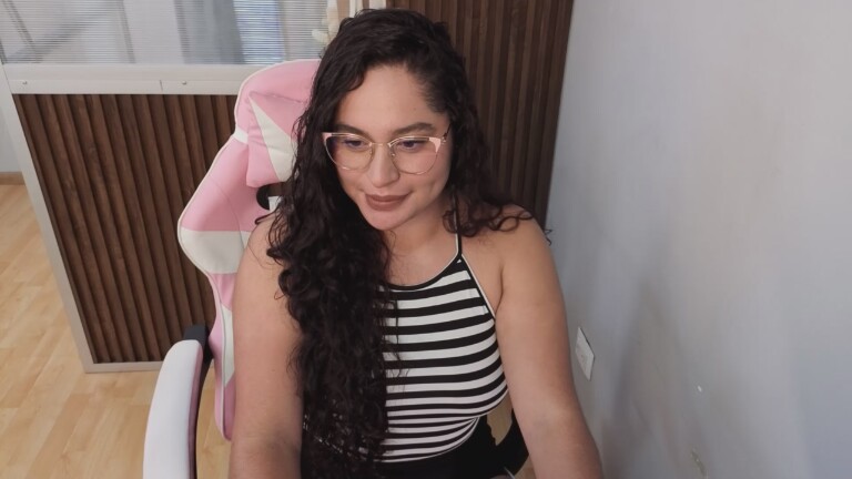 SharaThomas's Streamate show and profile