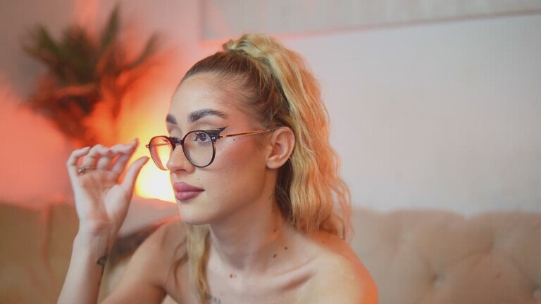 AileenKiss's Streamate show and profile