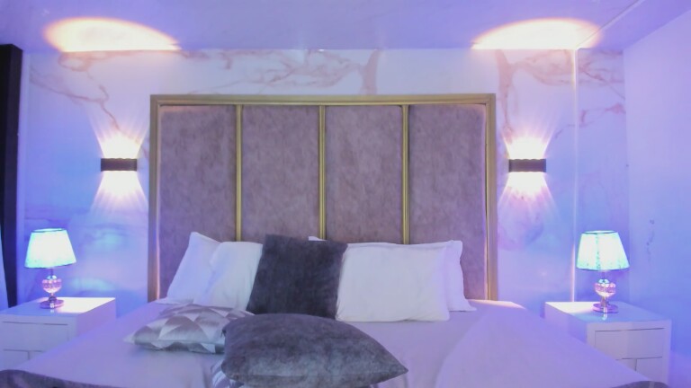 Emmy_Pierce's Streamate show and profile