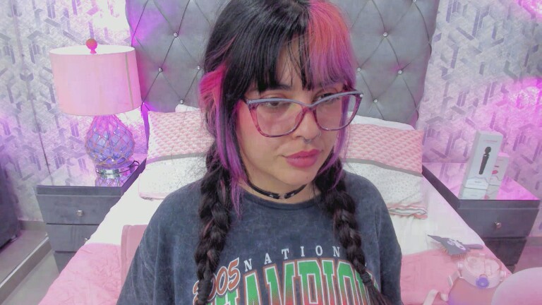 MaddyeWaves's Streamate show and profile