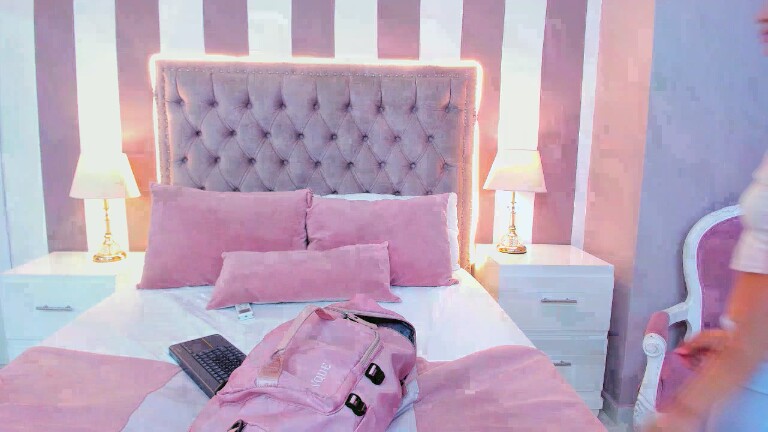 AuraClark's Streamate show and profile