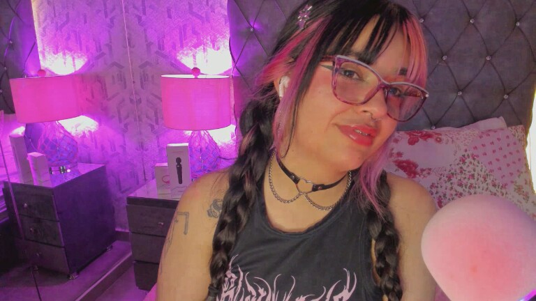 MaddieWaves's Streamate show and profile