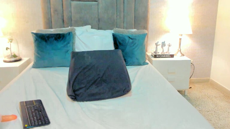 ZairaAbad's Streamate show and profile