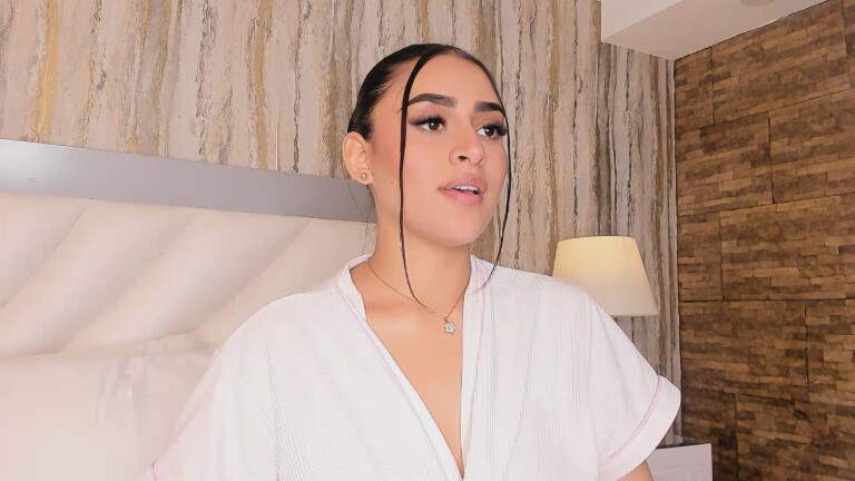 Sara_Hanniston's Streamate show and profile