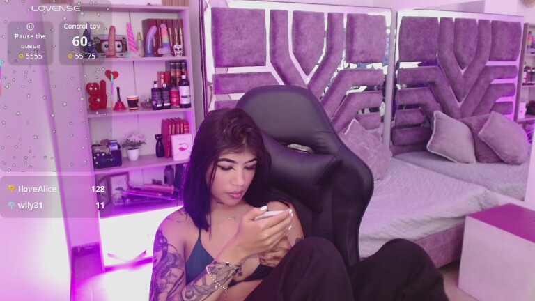 AliceWaalker's Streamate show and profile