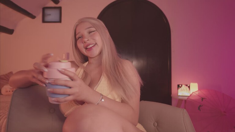 EmilyChachati's Streamate show and profile