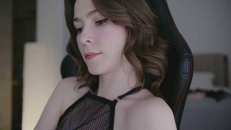 HelloAlice's Streamate show and profile