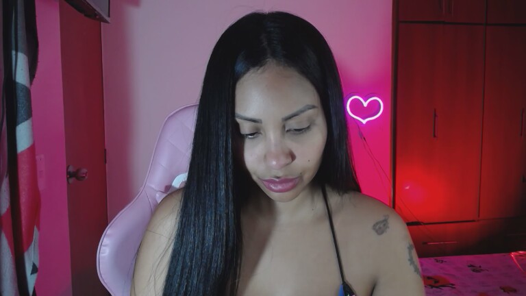 LATINA_BIG_CLITXXX's Streamate show and profile