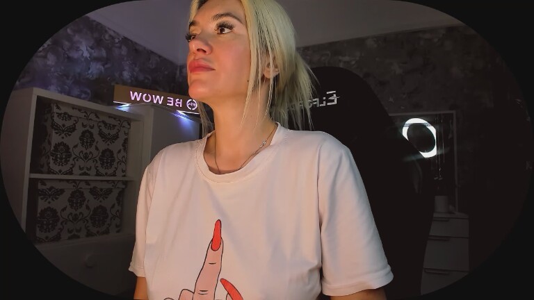 BE_WOW's Streamate show and profile