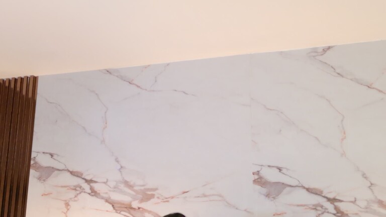 SaraThoompson's Streamate show and profile