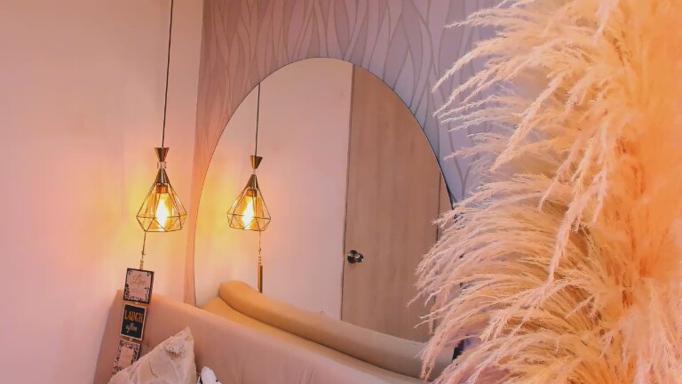 SaraDiesss's Streamate show and profile