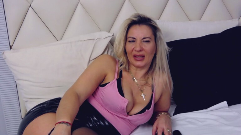 GinaBear's Streamate show and profile