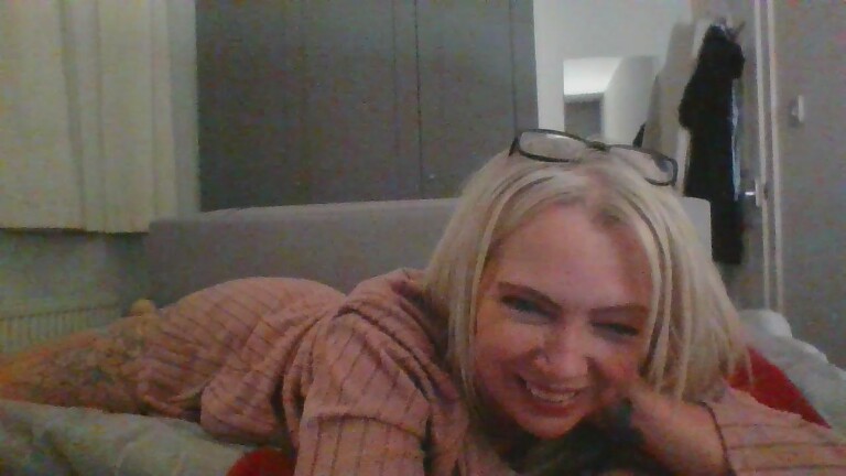 Elly49's Streamate show and profile