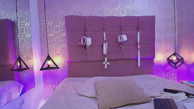 Lilith_Suarez's Streamate show and profile