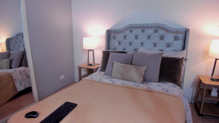 NiaMoon's Streamate show and profile