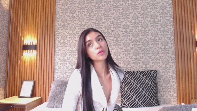 Charlotte_18's Streamate show and profile