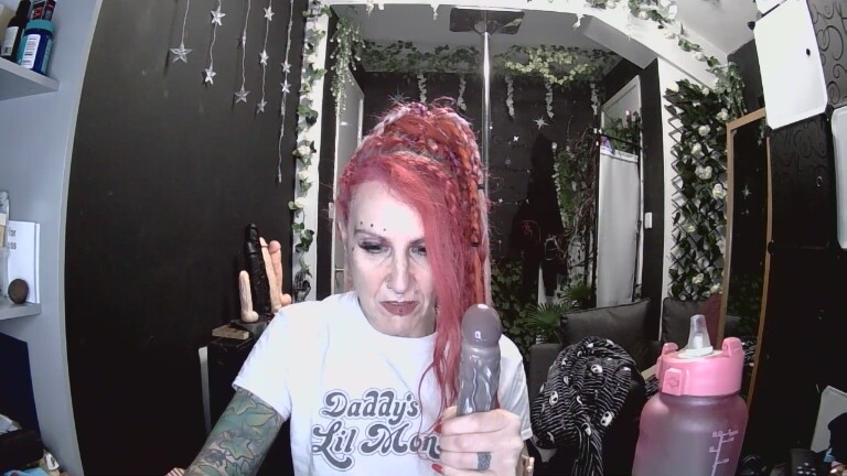 SkySparks's Streamate show and profile