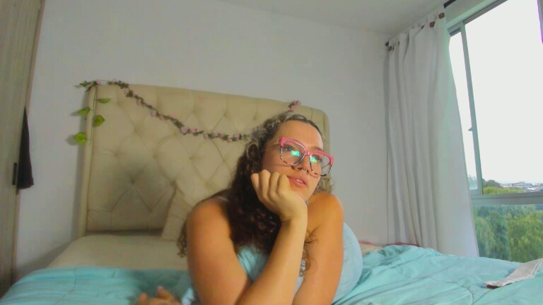 AliceKizar's Streamate show and profile