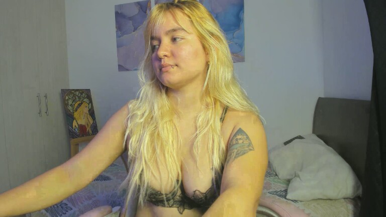 SkyLumen's Streamate show and profile