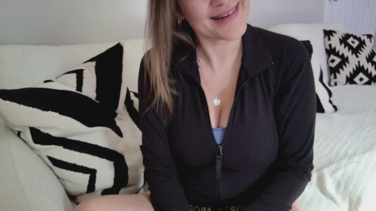 NaughtyMilfNextDoor's Streamate show and profile