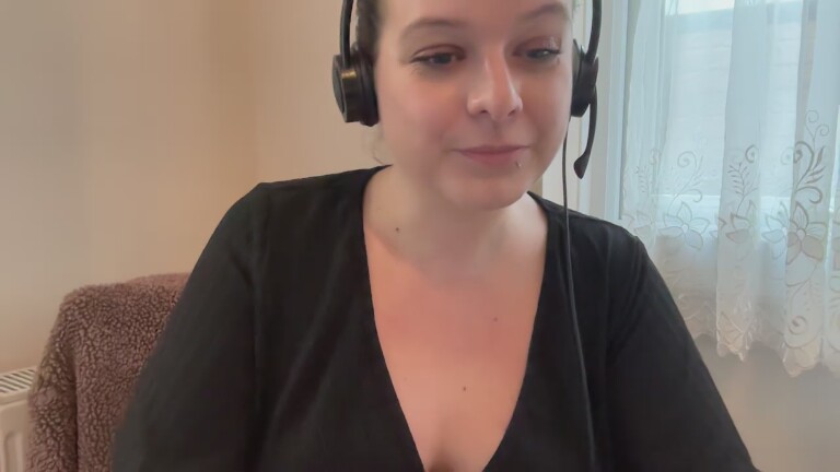 NaughtyWifeUK's Streamate show and profile