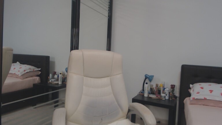 xMEDEEA's Streamate show and profile