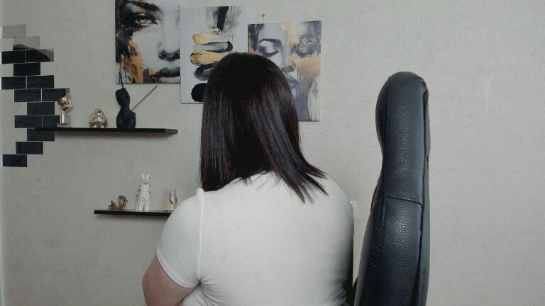 GlamNova's Streamate show and profile