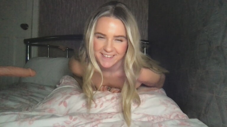 Bella808's Streamate show and profile