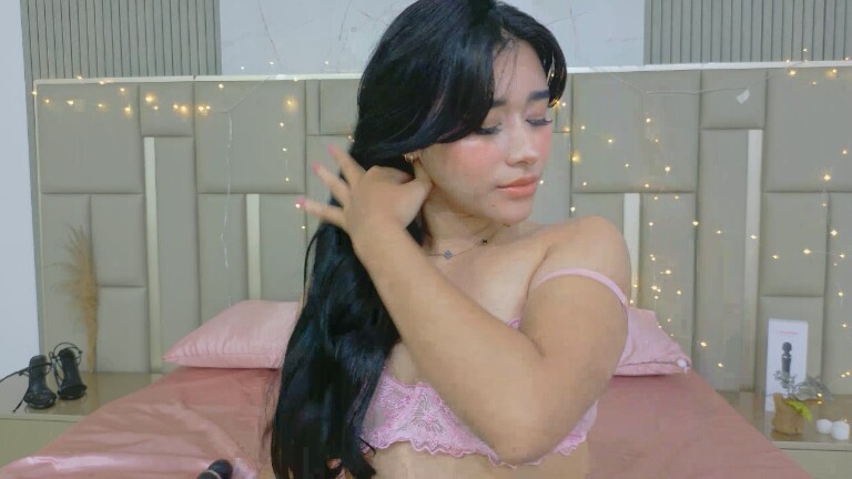 RoxyLyne's Streamate show and profile